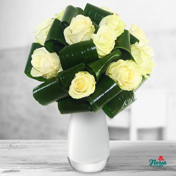 flori-buchet-de-11-trandafiri-albi-33240.jpeg