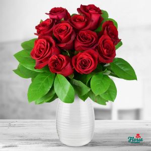 flori-buchet-de-11-trandafiri-rosii-33222.jpeg