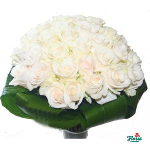 flori-buchet-de-55-trandafiri-albi-916.jpeg