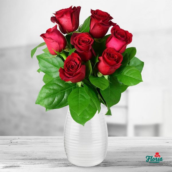 flori-buchet-de-7-trandafiri-rosii-33220.jpeg