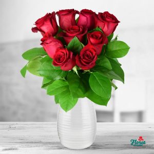 flori-buchet-de-9-trandafiri-rosii-33221.jpeg