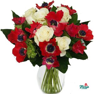 flori-buchet-de-anemone-rosii-si-trandafiri-albi-2541.jpeg