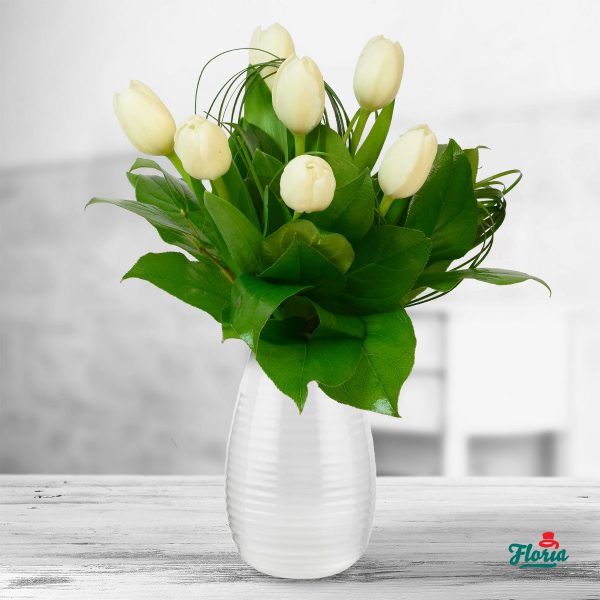 flori-buchet-din-7-lalele-albe-33619.jpeg